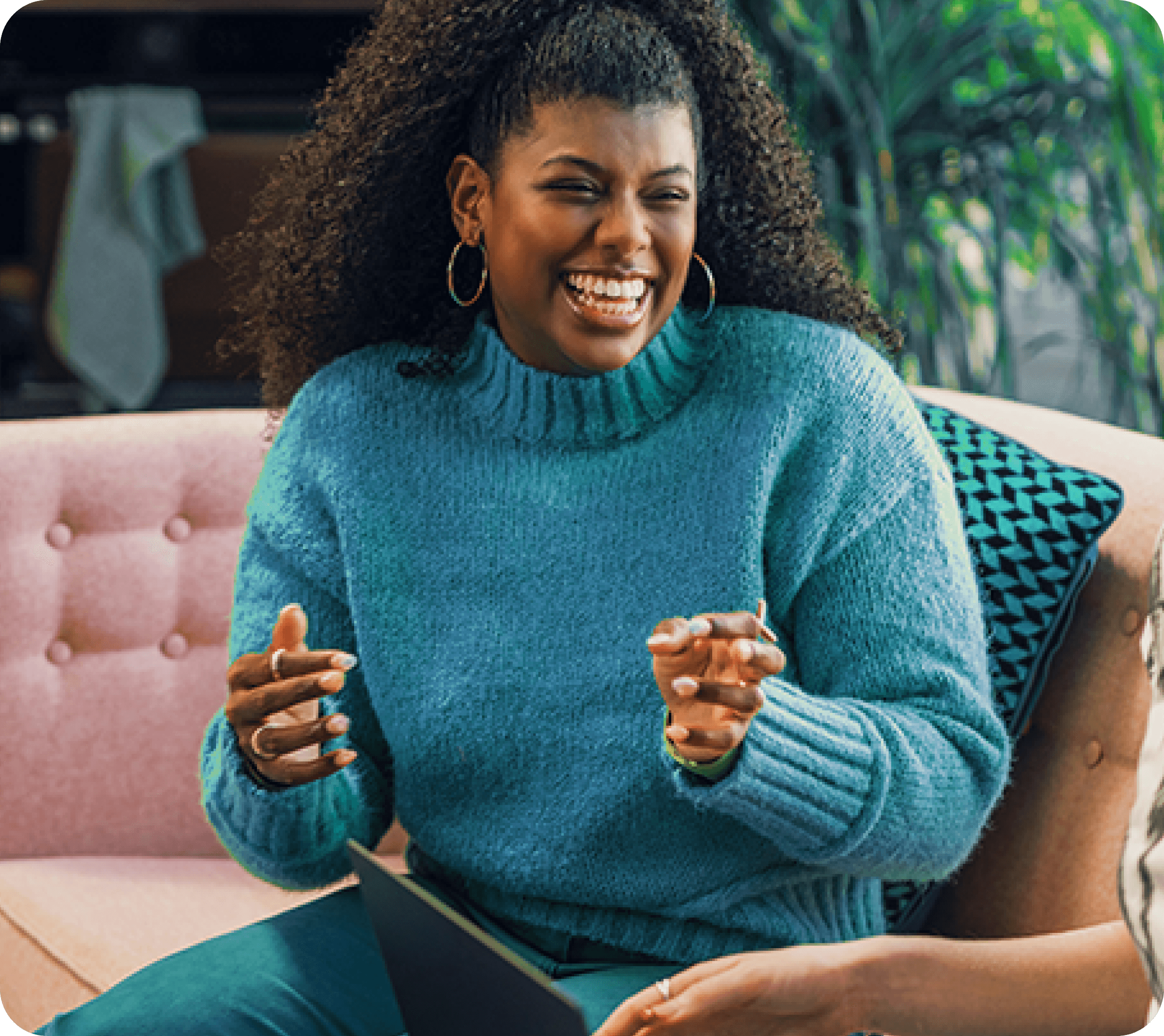 Customer at the center - Smiling woman